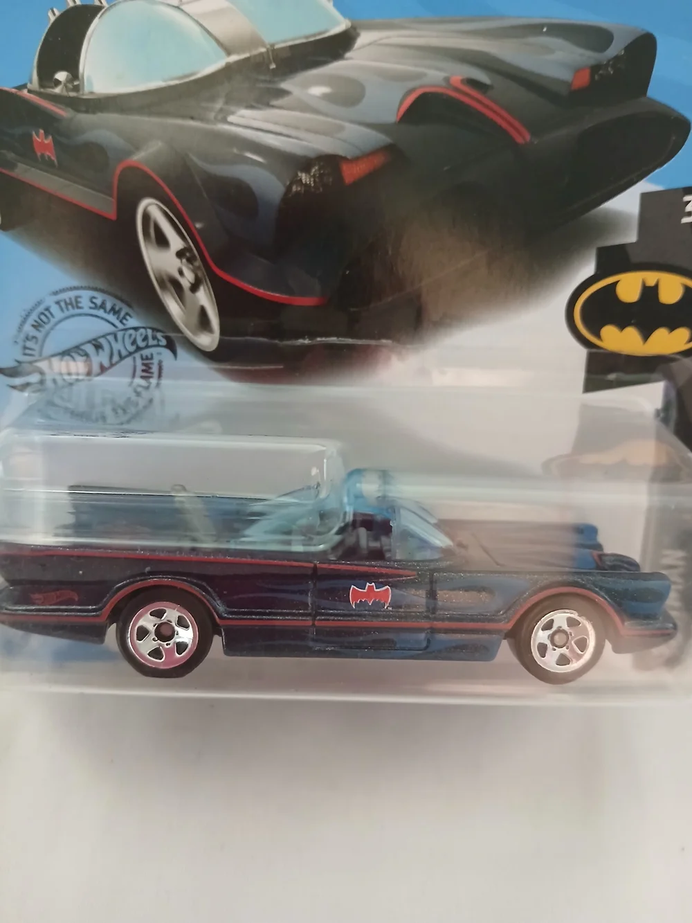 Hot Wheels 2017 TV Series Batmobile Hot Wheels DC Comics New In Plastic